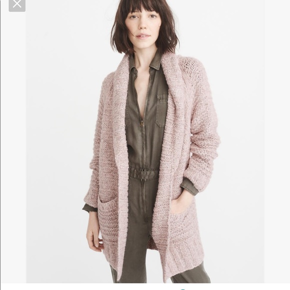 Abercrombie and Fitch Cable Knit 🧶 Cardigan - Picture 3 of 4